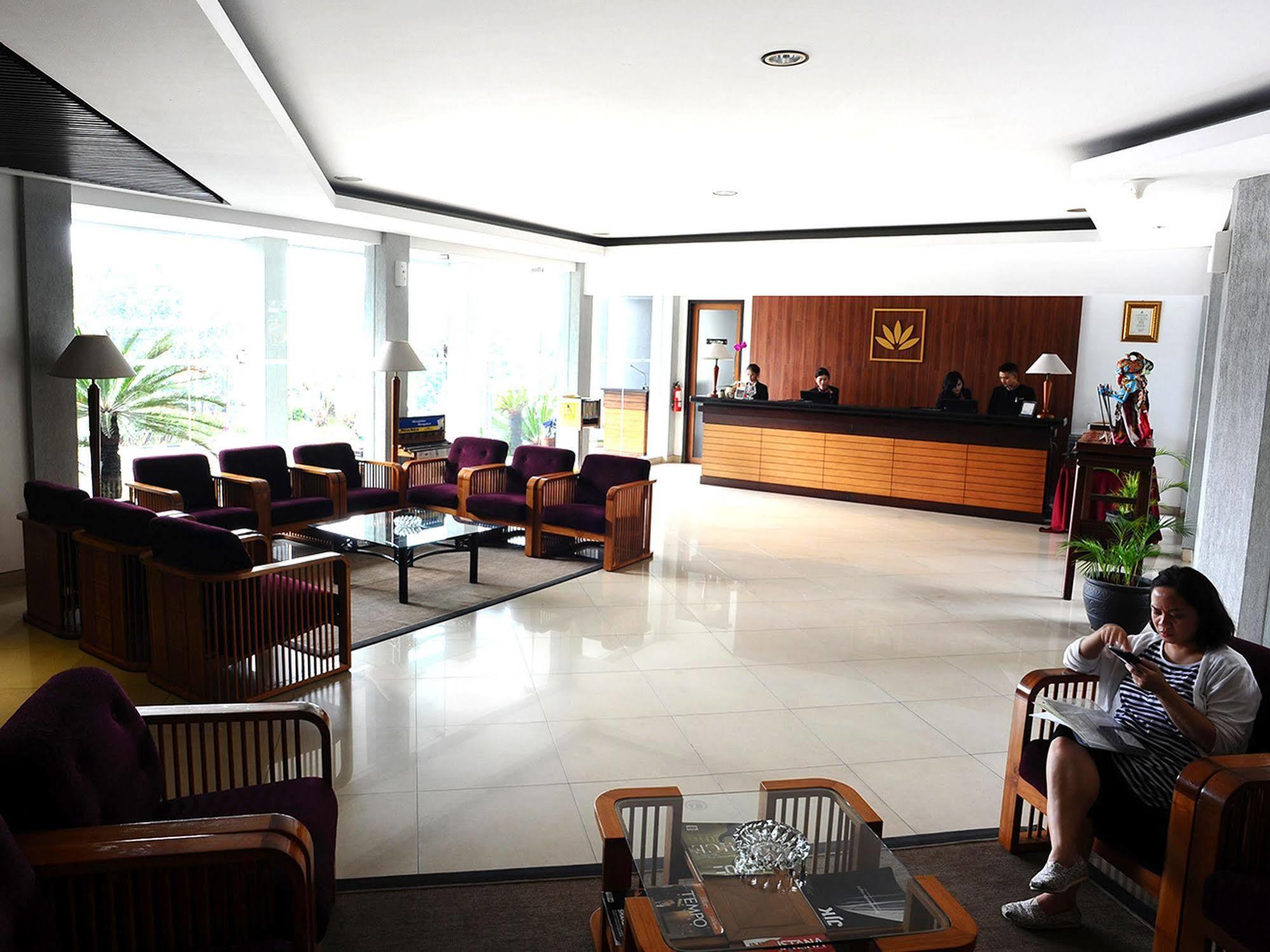 Gumilang Regency Hotel Bandung Dış mekan fotoğraf