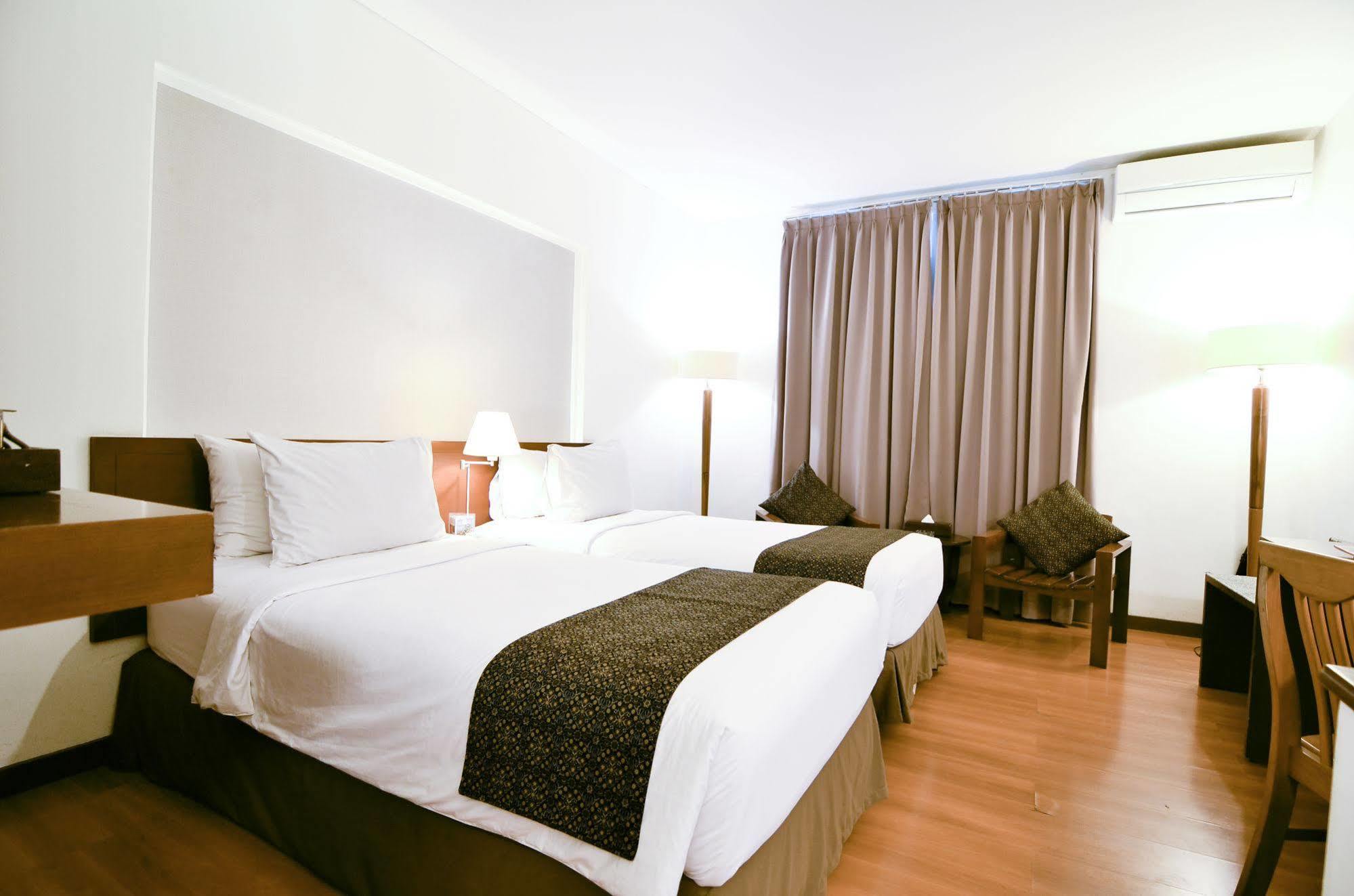 Gumilang Regency Hotel Bandung Dış mekan fotoğraf