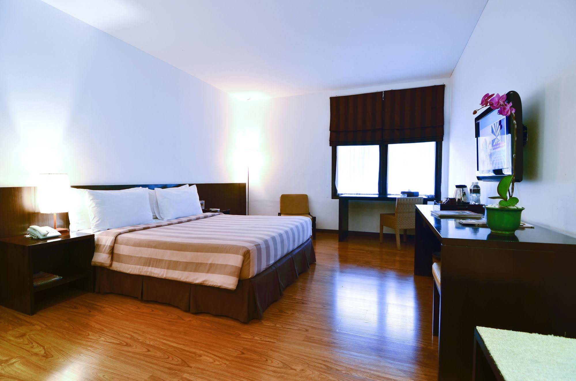Gumilang Regency Hotel Bandung Dış mekan fotoğraf